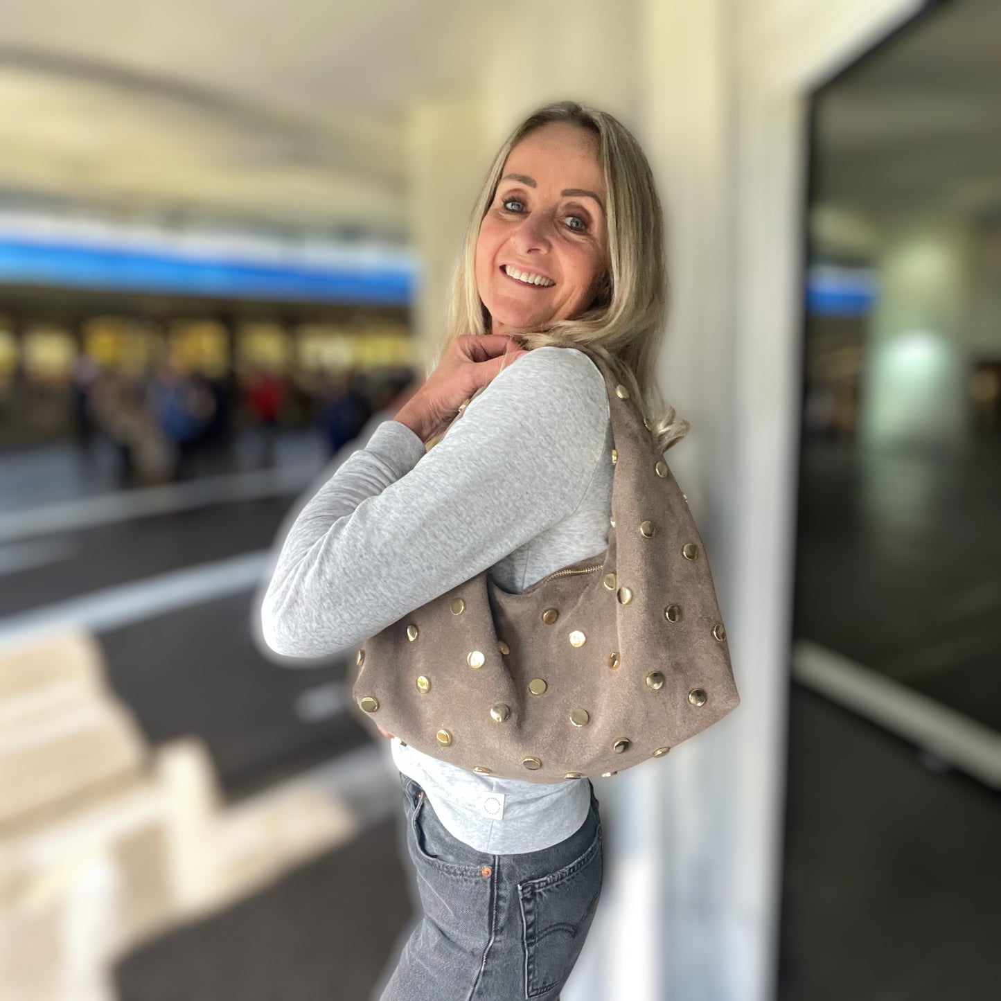 Suède tas met studs taupe